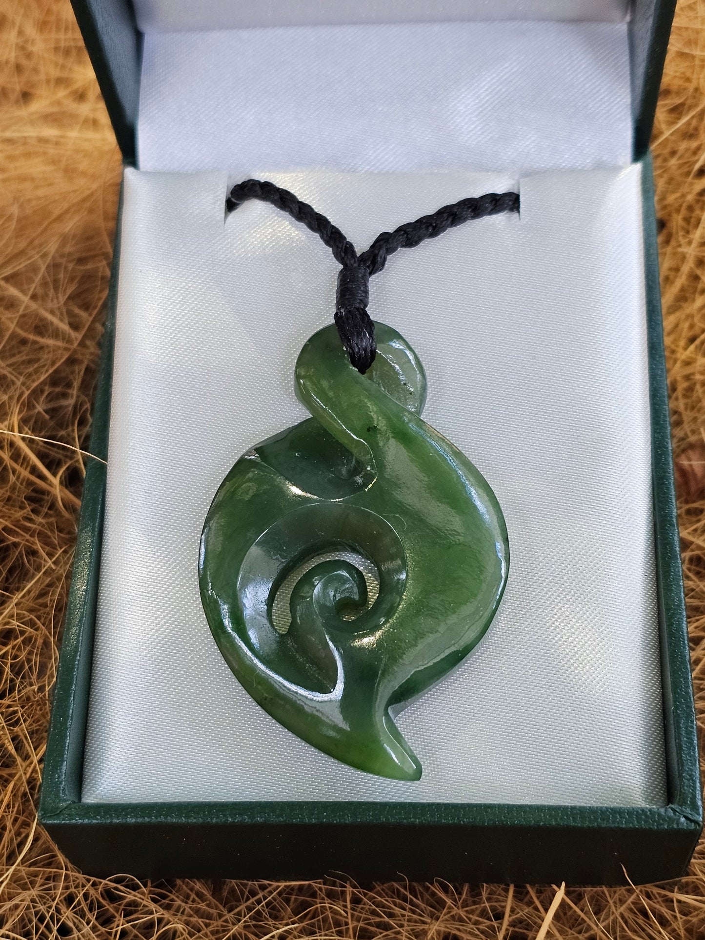 Pikorua (Twist) Greenstone Pendant - Rivendell Shop