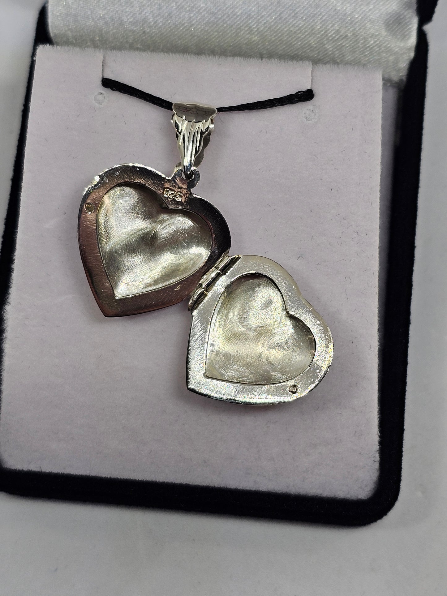 Heart Locket - Rivendell Shop