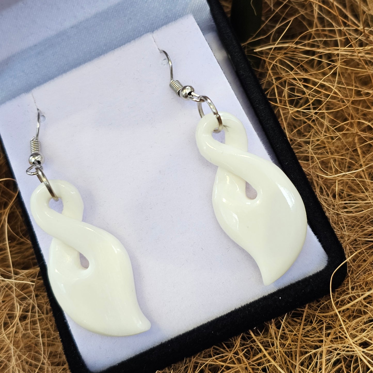 Handcarved Twist Bone Carving Earrings - Pikorua - Rivendell Shop