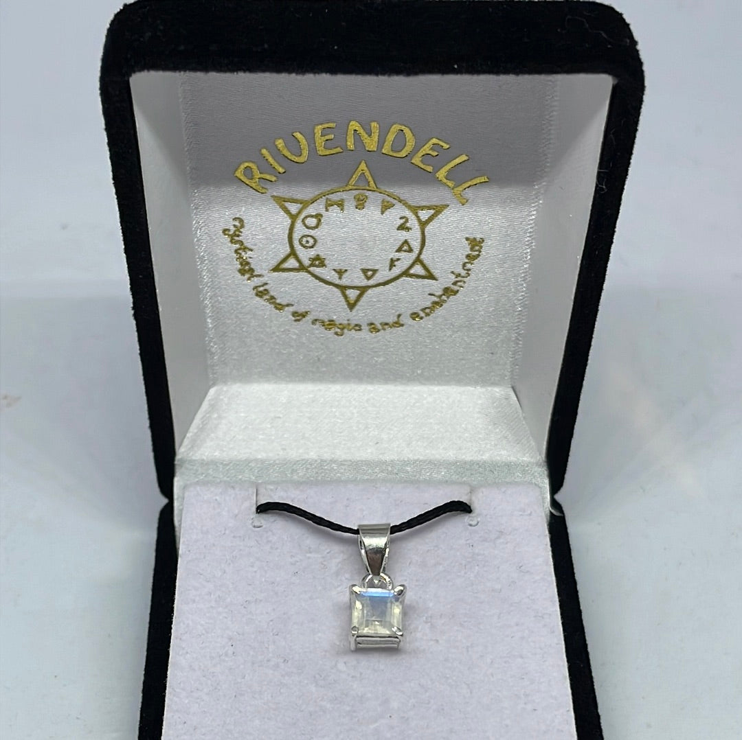 Moonstone Silver Pendant - Rivendell Shop