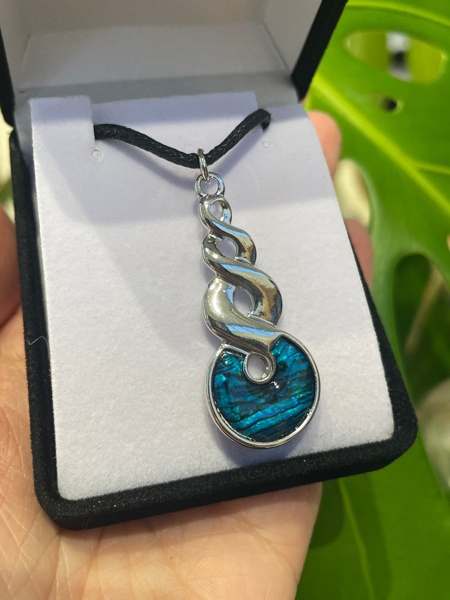 Paua Pendant - Pikorua (Twist) - Rivendell Shop