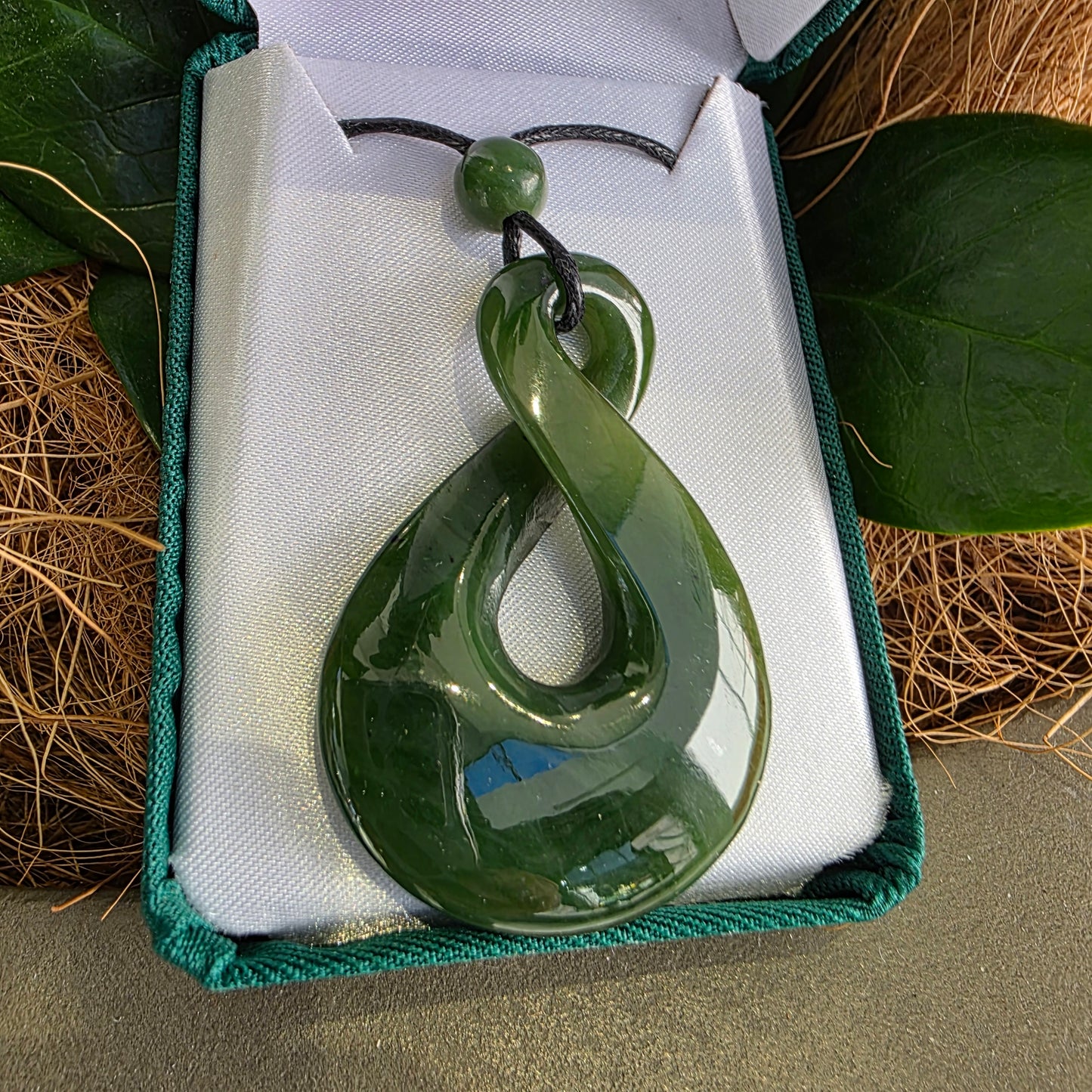 Greenstone Figure 8 Pendant 2 inchs - Rivendell Shop