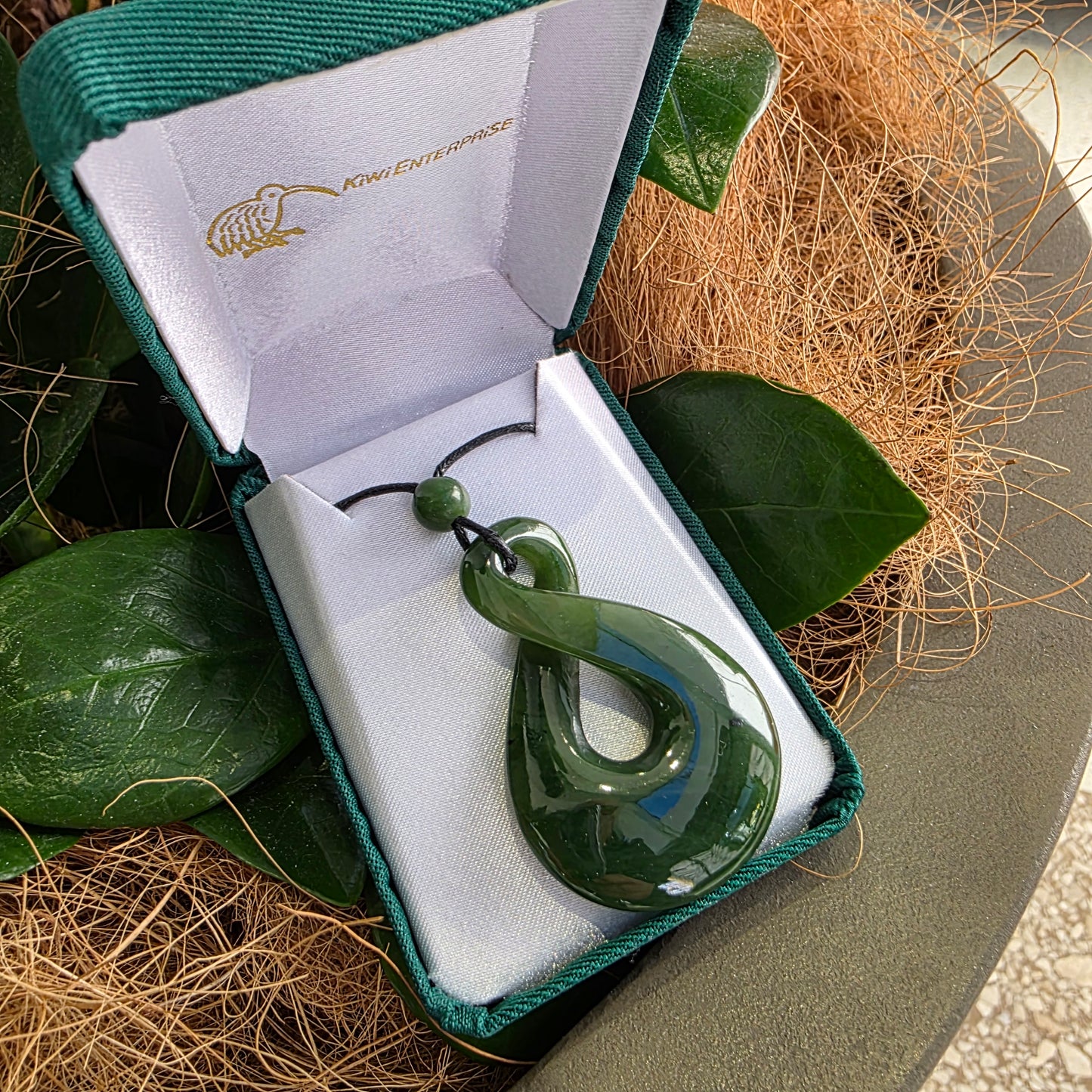 Greenstone Figure 8 Pendant 2 inchs - Rivendell Shop