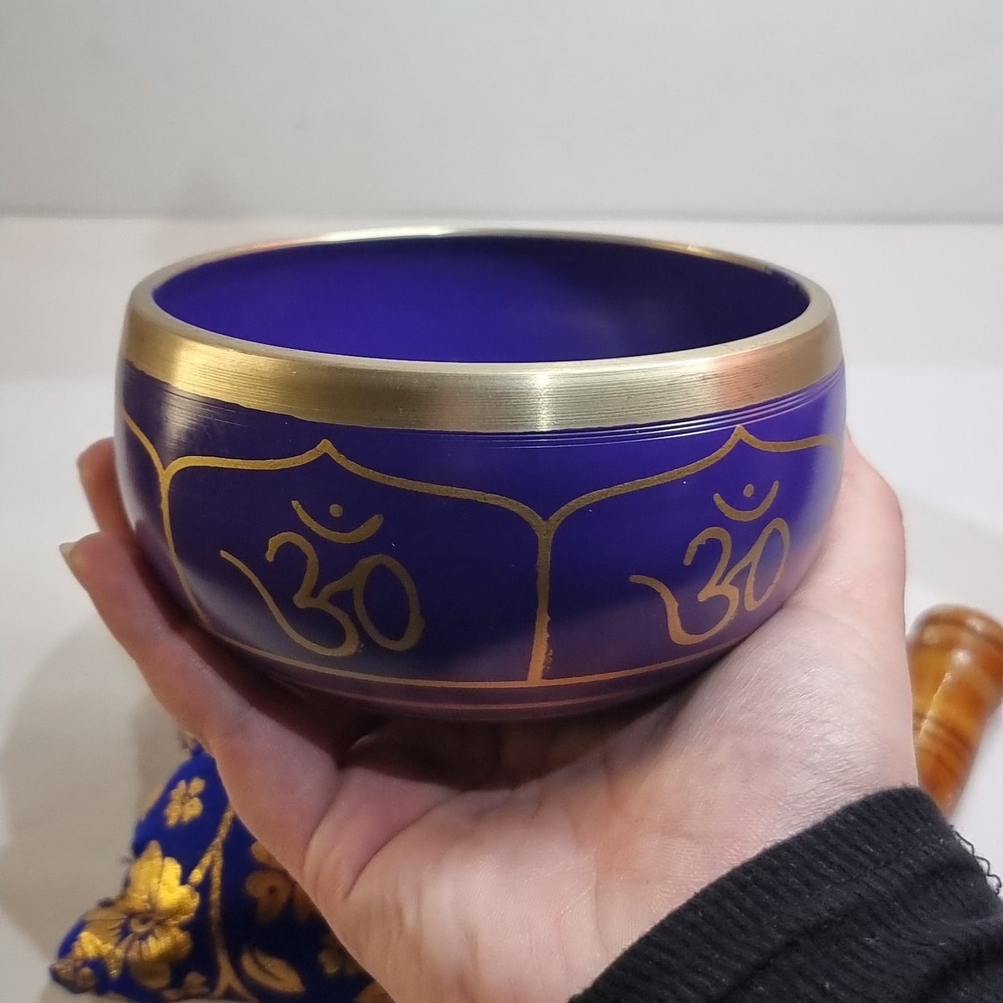 Singing bowl - brass om violet - Rivendell Shop