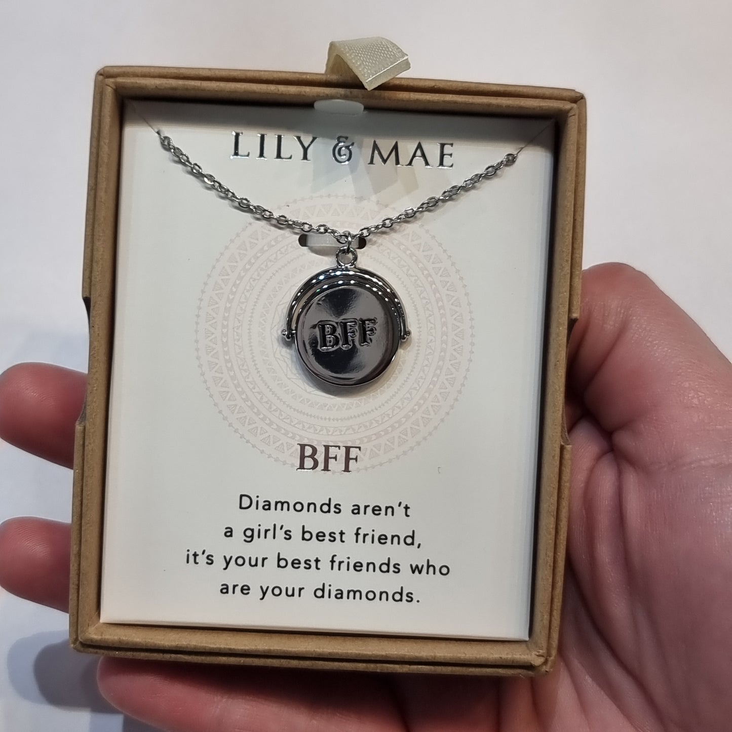 L&M spinning necklace - BFF - Rivendell Shop