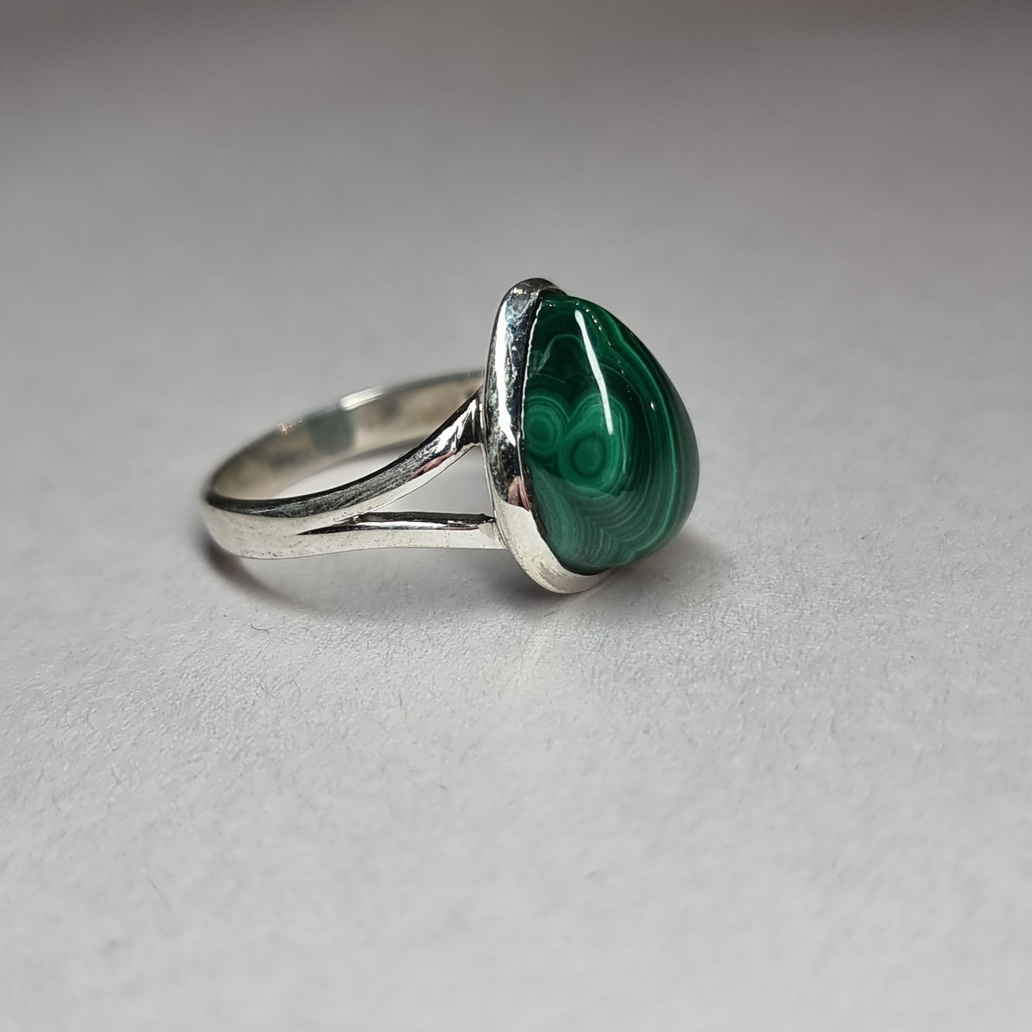 Malachite ring - Rivendell Shop