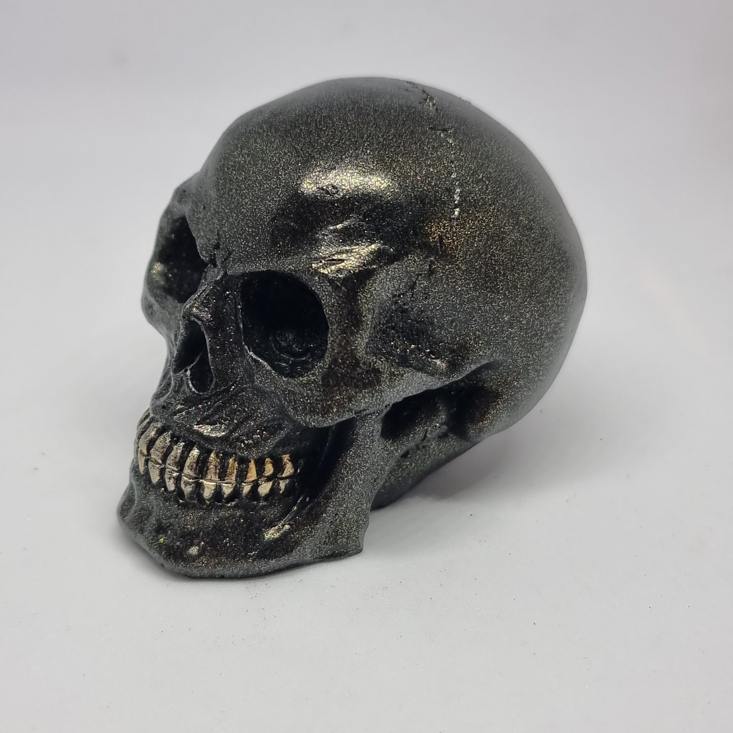 Small iridescent skull - Rivendell Shop
