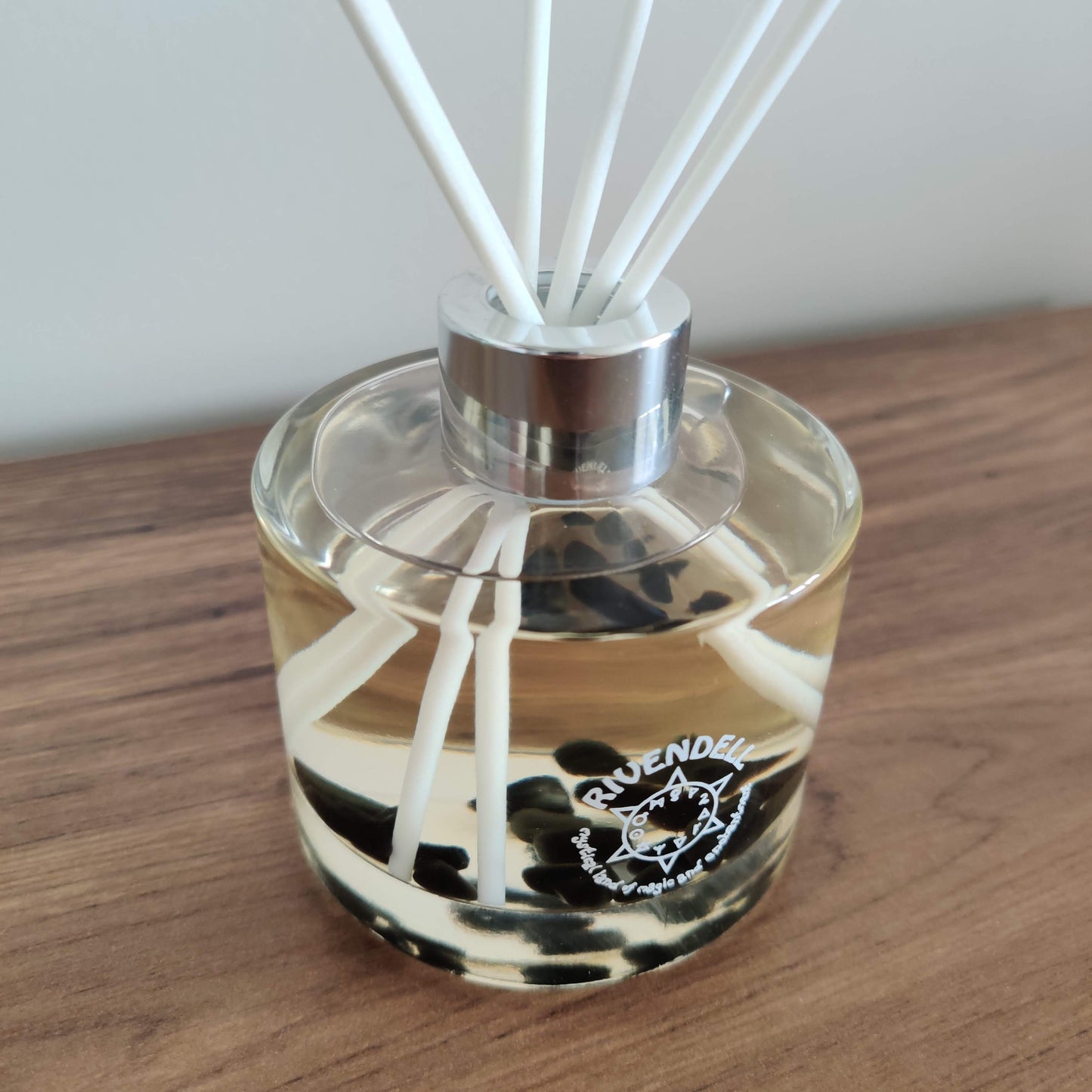 Rivendell Aroma: Obsidian x Sea Salt and Sage Crystal-Infused Reed Diffuser - Rivendell Shop