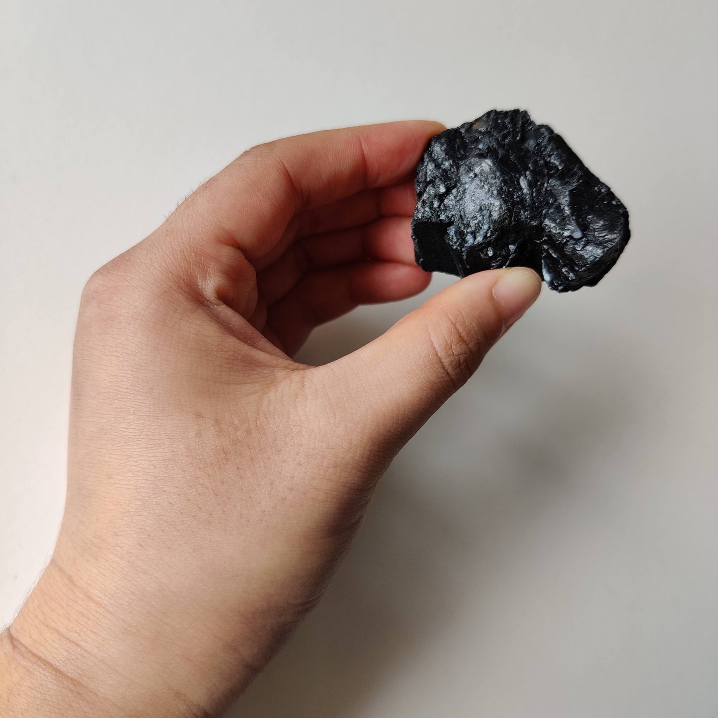 Black Tourmaline Crystal Piece (3-5 cm) - Rivendell Shop