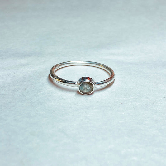 Labradorite Delicate 925 Sterling Silver Ring - Rivendell Shop