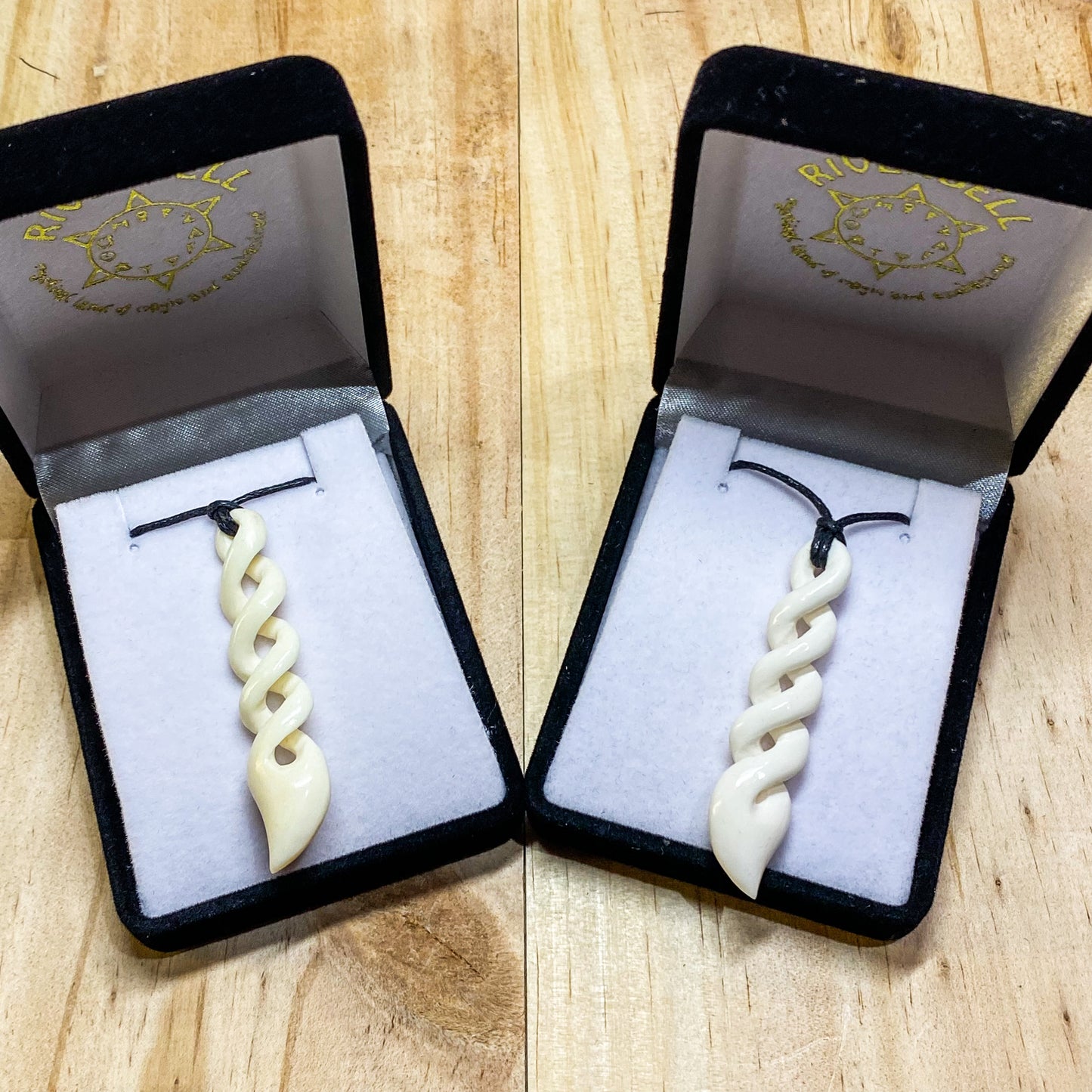 Handcarved Twist Bone Carving Pendant - Pikorua - Rivendell Shop