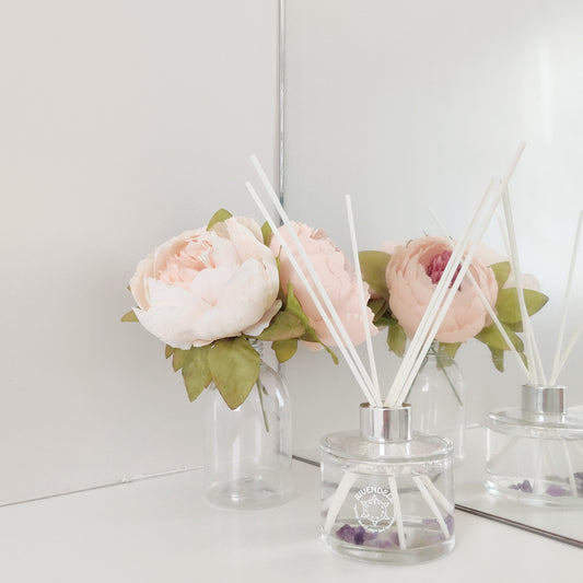 3 Reasons Why You Should Get a Crystal-infused Reed Diffuser