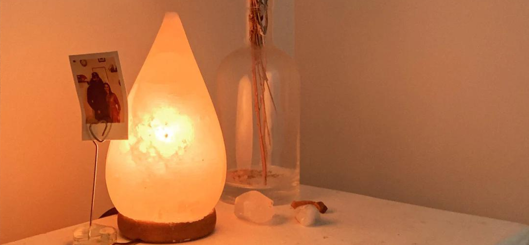 7 Reasons To Keep a Himalayan Salt Lamp Around