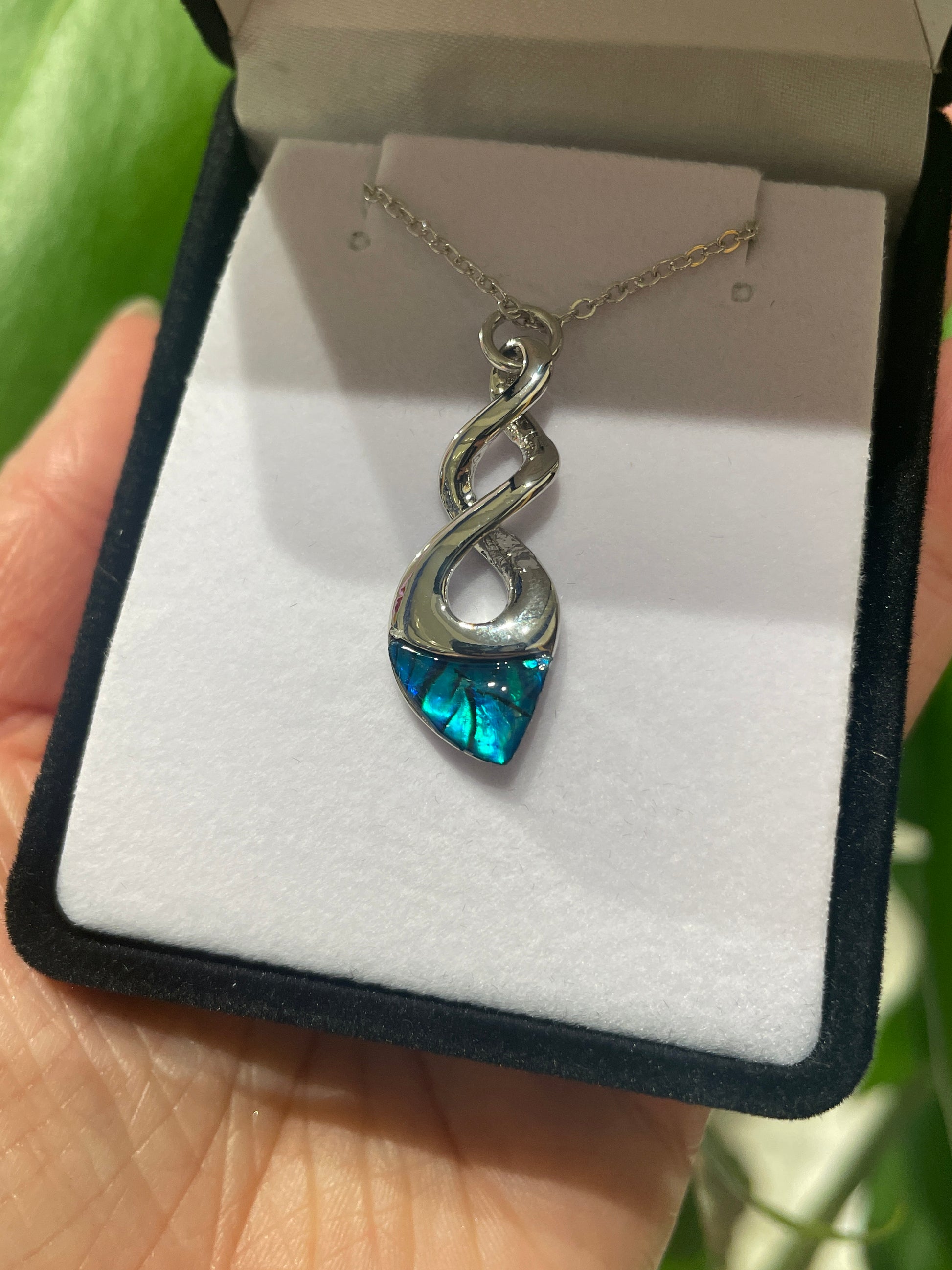 Paua Pendant - Pikorua (Twist) - Rivendell Shop