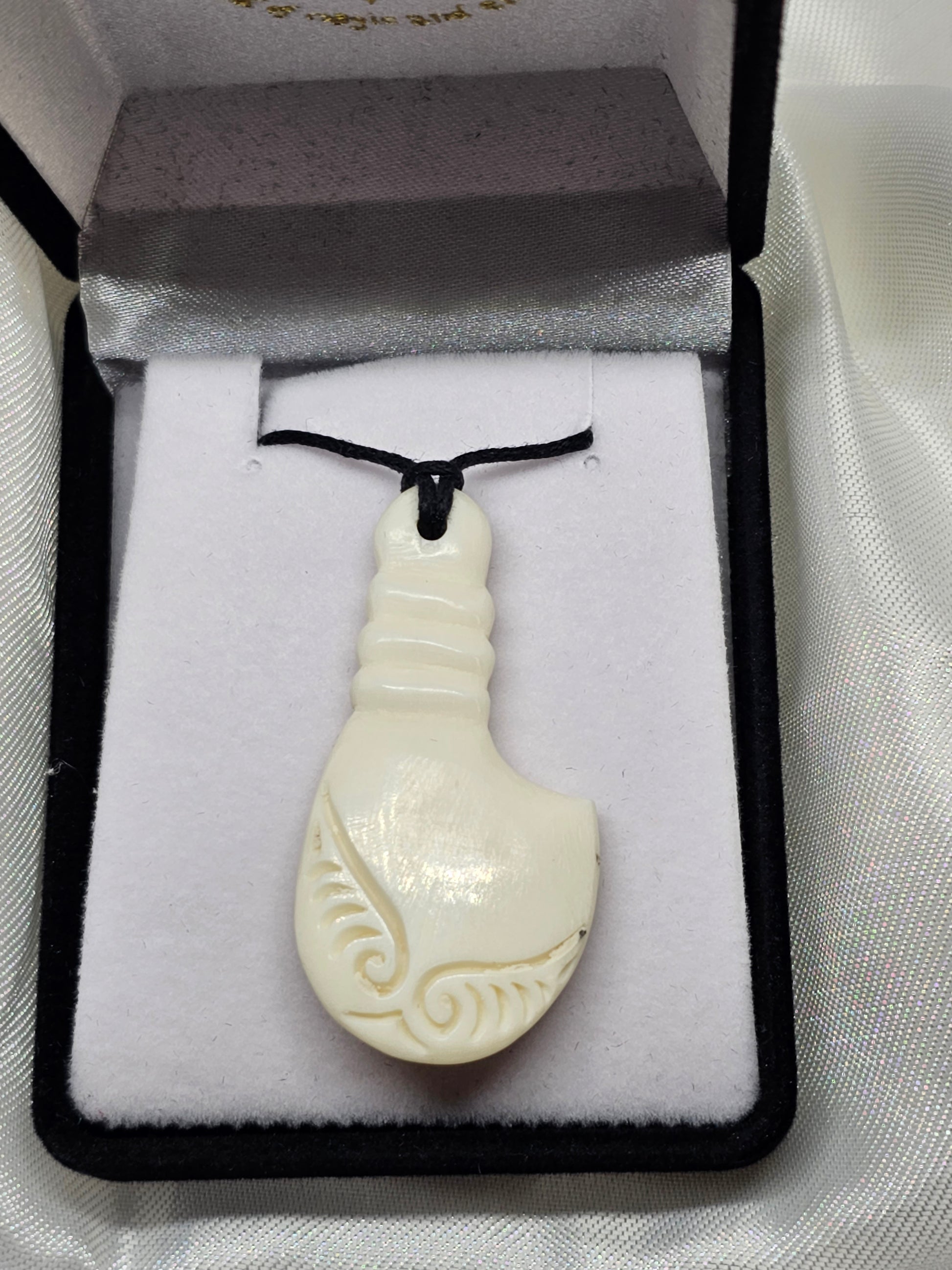 Handcarved bone pendant - Rivendell Shop