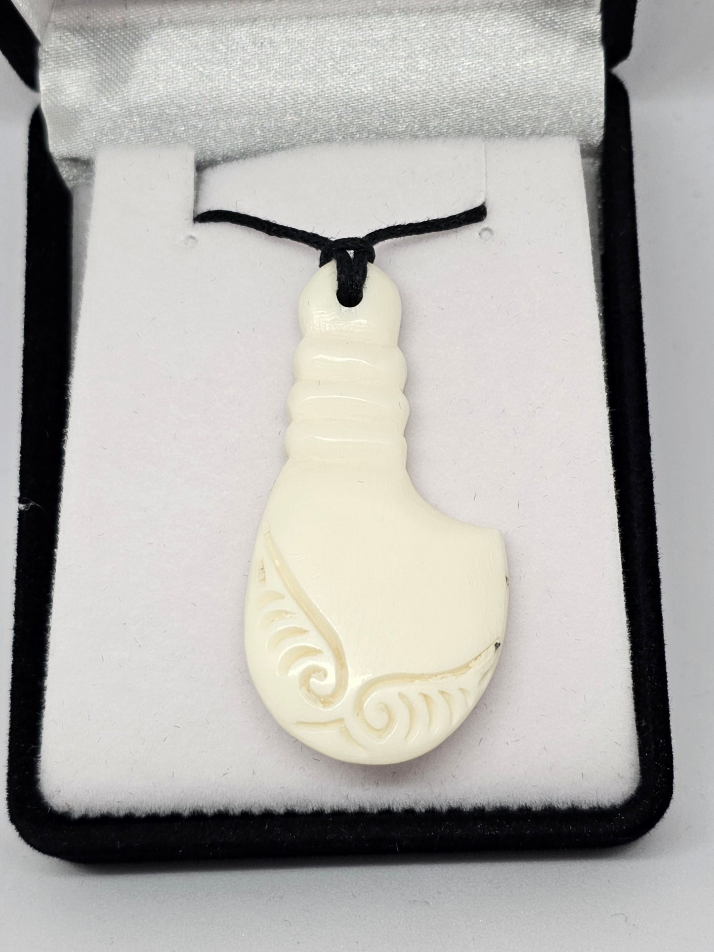 Handcarved bone pendant - Rivendell Shop