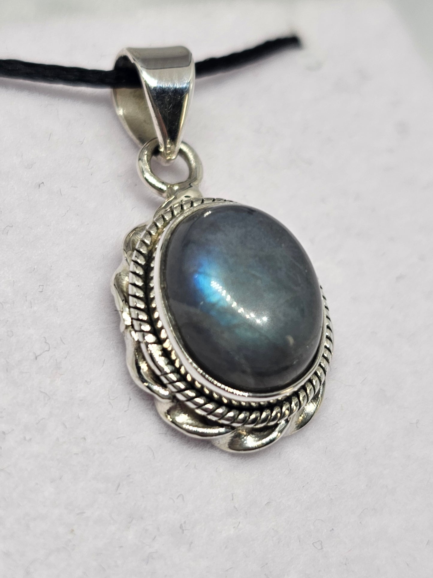 Labradorite Pendant - Rivendell Shop