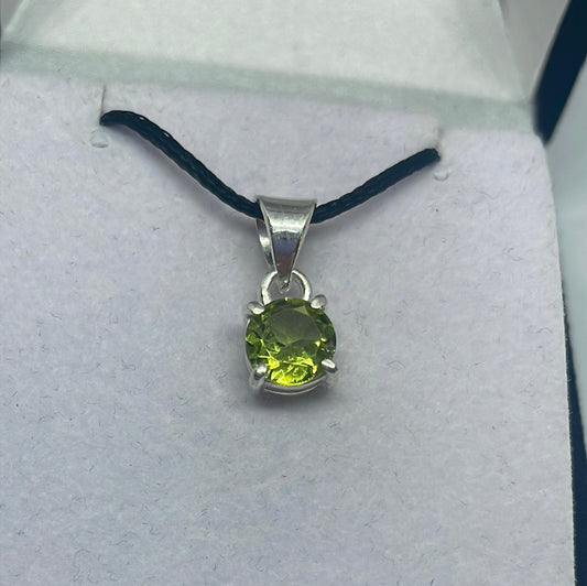 Peridot Silver Pendant - Rivendell Shop