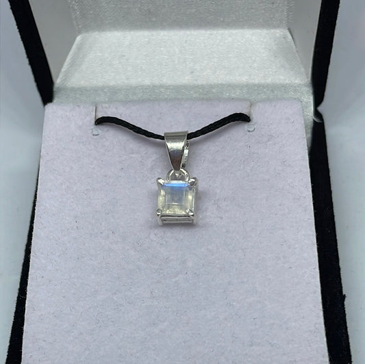 Moonstone Silver Pendant - Rivendell Shop