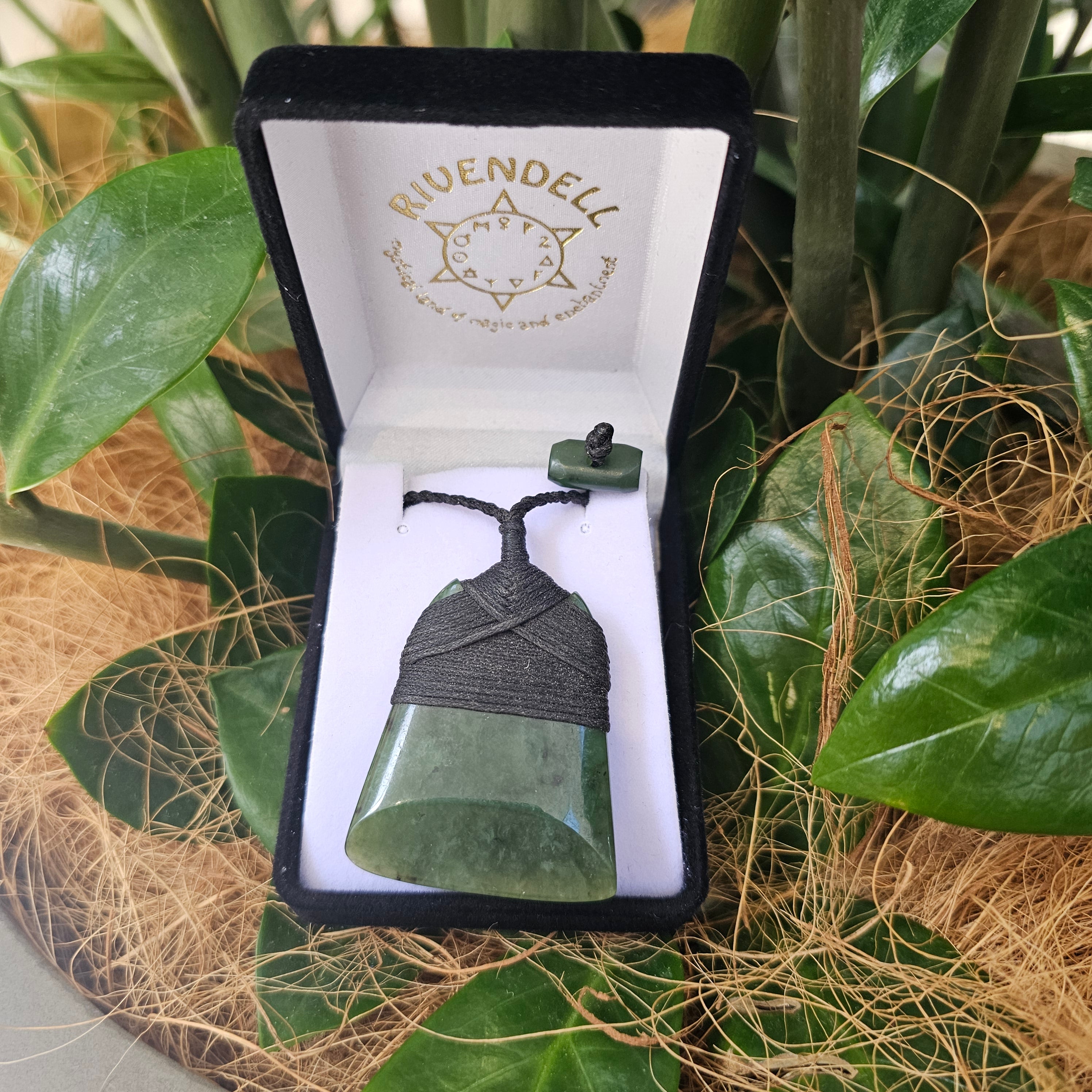 Greenstone (Pounamu) Toki Pendant