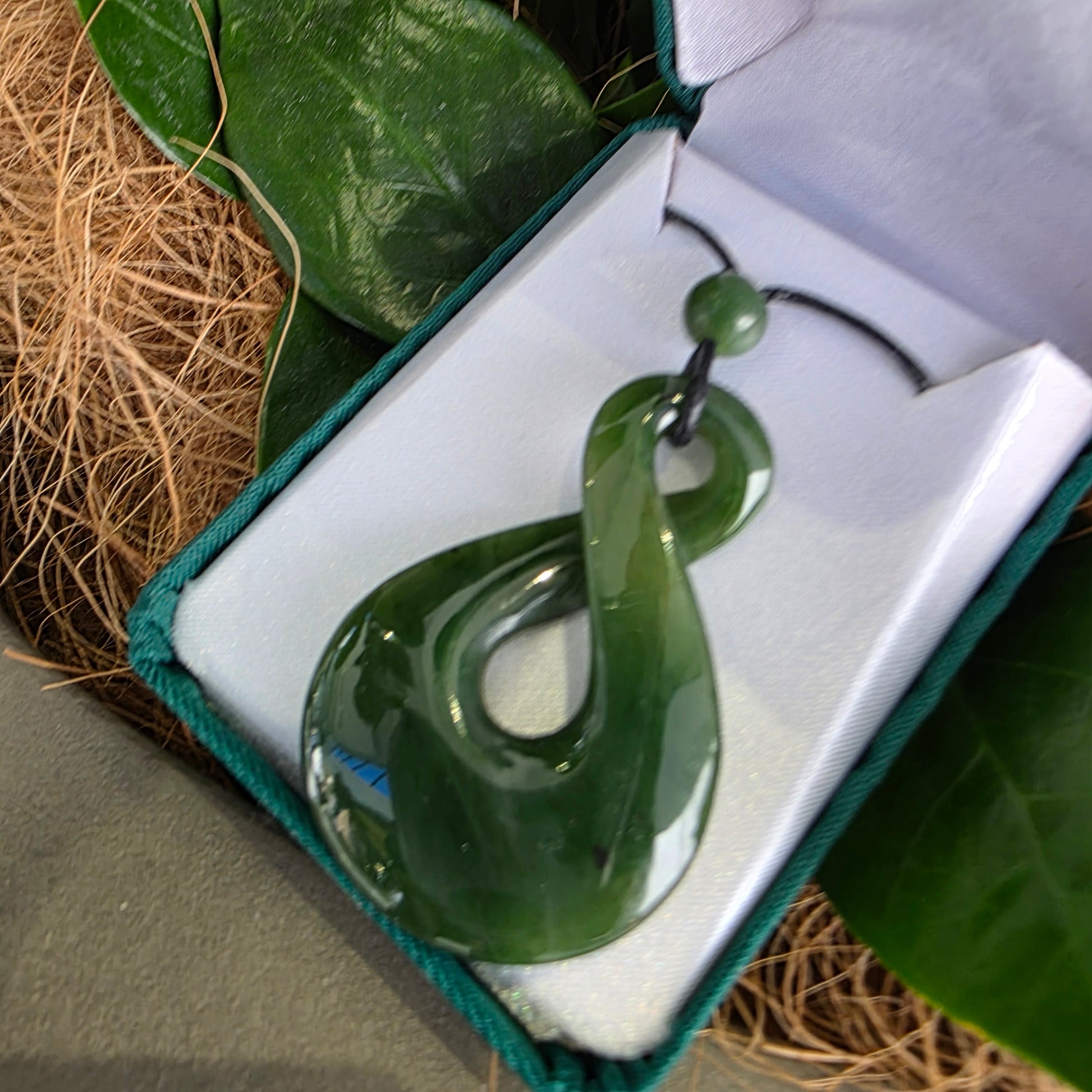 Greenstone Figure 8 Pendant 2 inchs - Rivendell Shop
