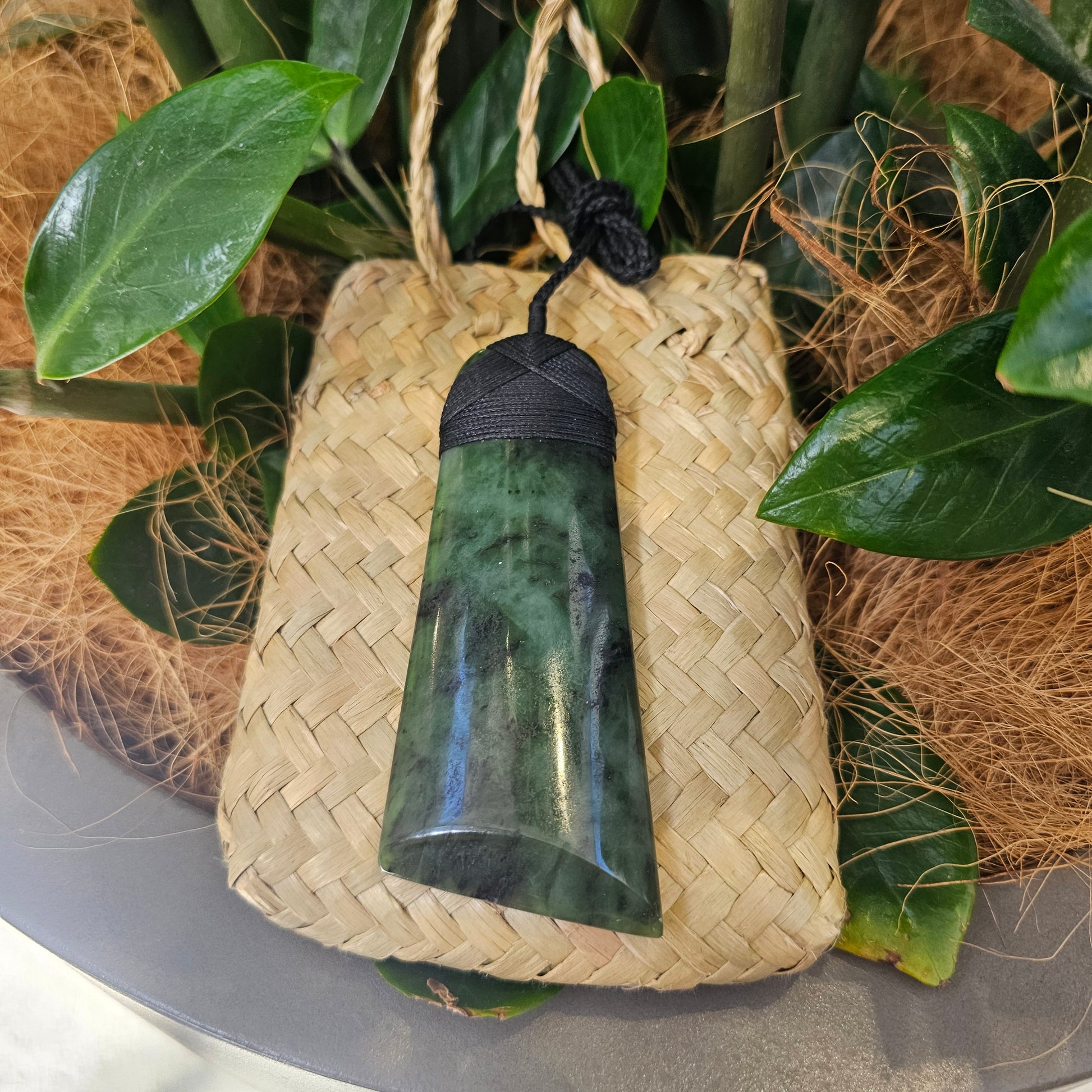 Greenstone (Pounamu) XL Toki Pendant - Rivendell Shop
