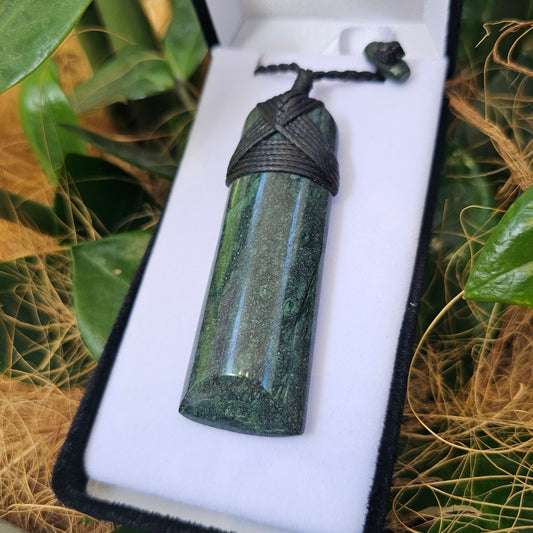 Greenstone (Pounamu) Toki Pendant