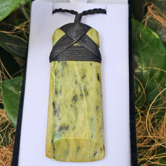 Greenstone (Pounamu) Large Toki Pendant