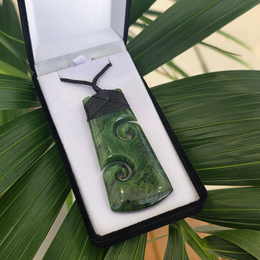 Greenstone Toki w Koru carvings