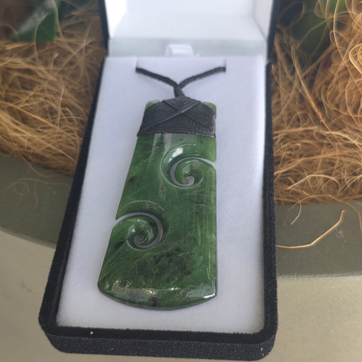 Greenstone Toki w Koru carvings