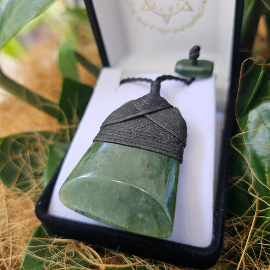 Greenstone (Pounamu) Toki Pendant