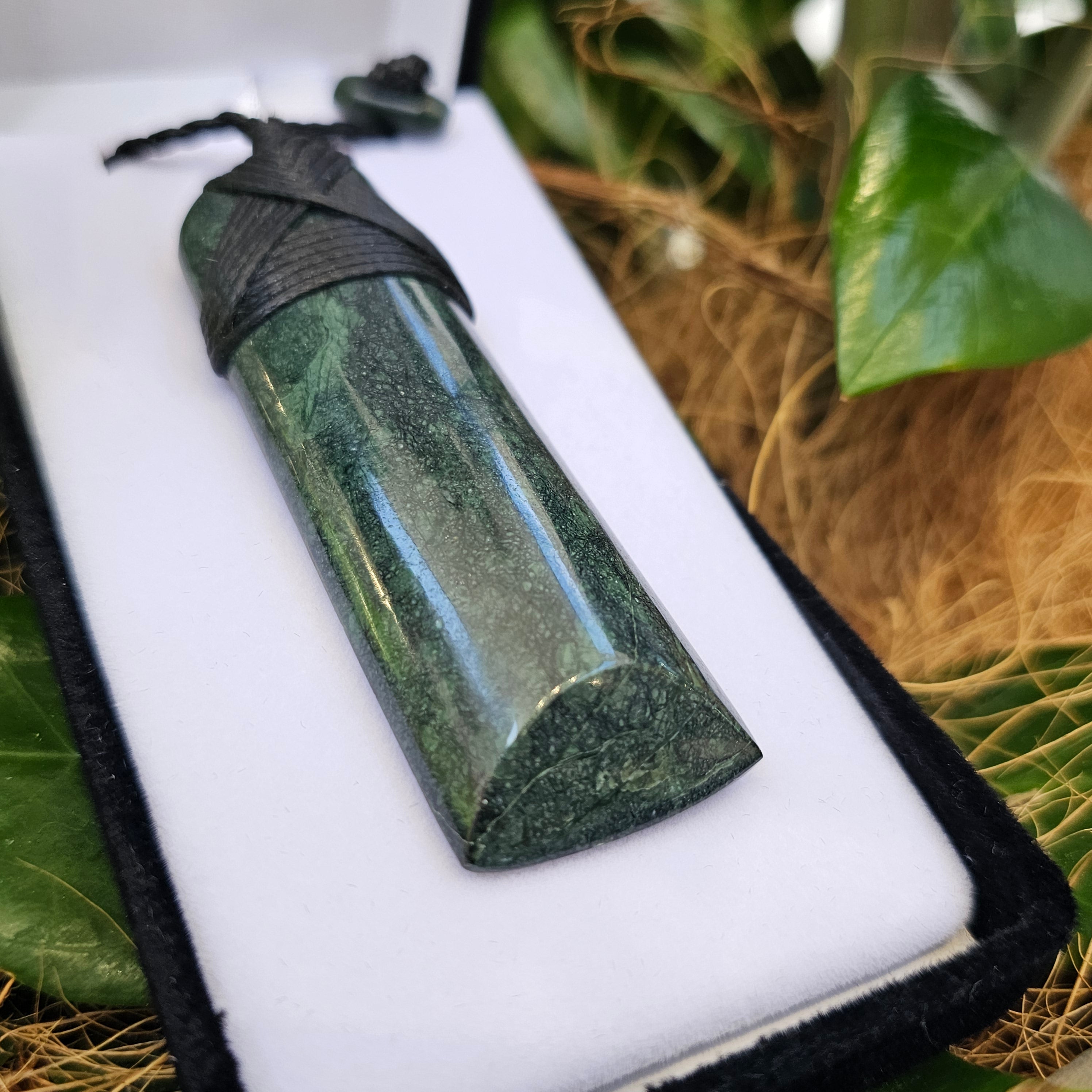 Greenstone (Pounamu) Toki Pendant