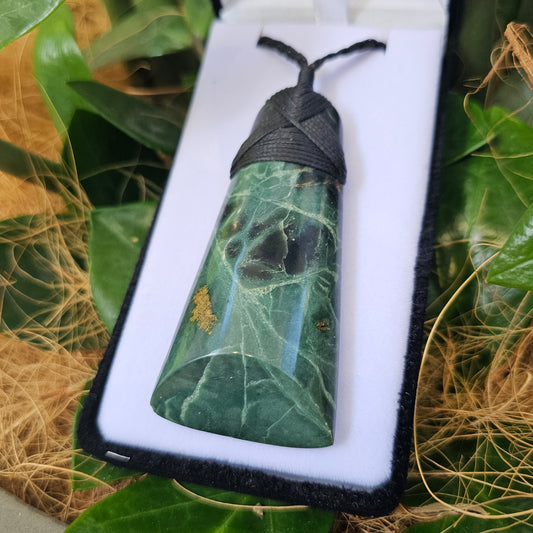 Greenstone (Pounamu) Toki Pendant