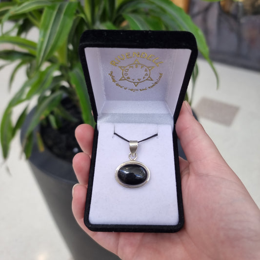 Black onyx pendant - Rivendell Shop