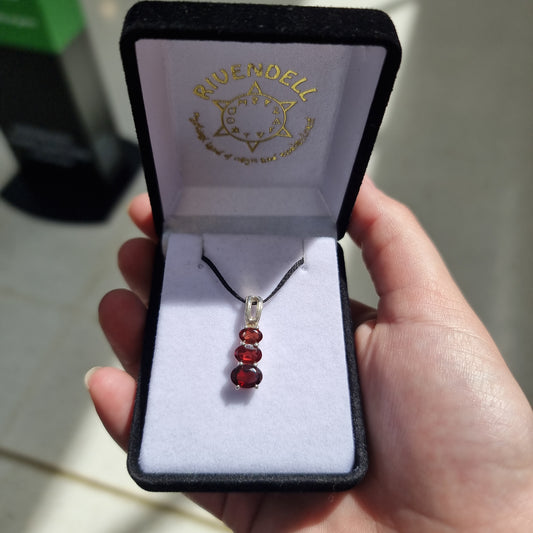 Garnet pendant - Rivendell Shop