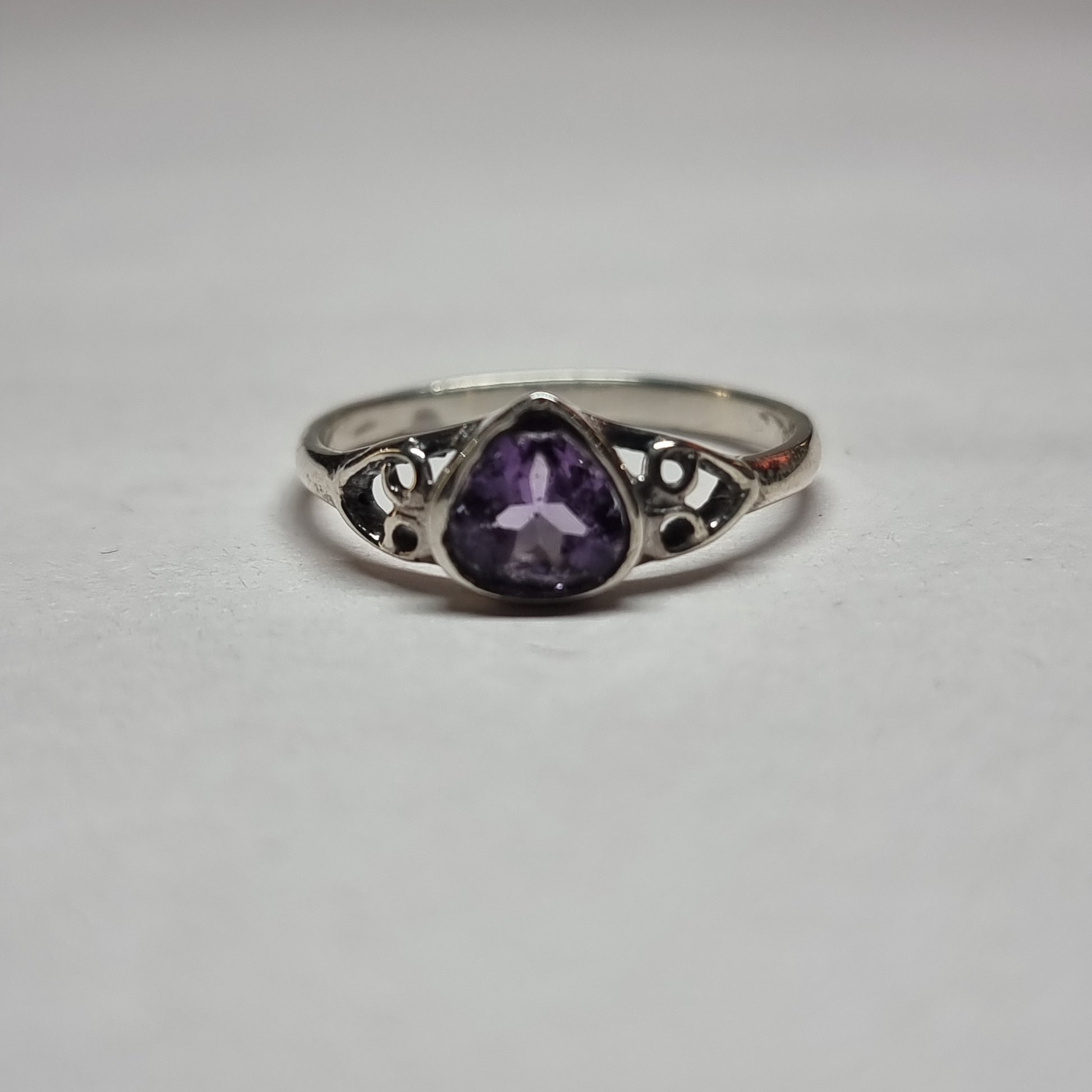 Amethyst ring - Rivendell Shop