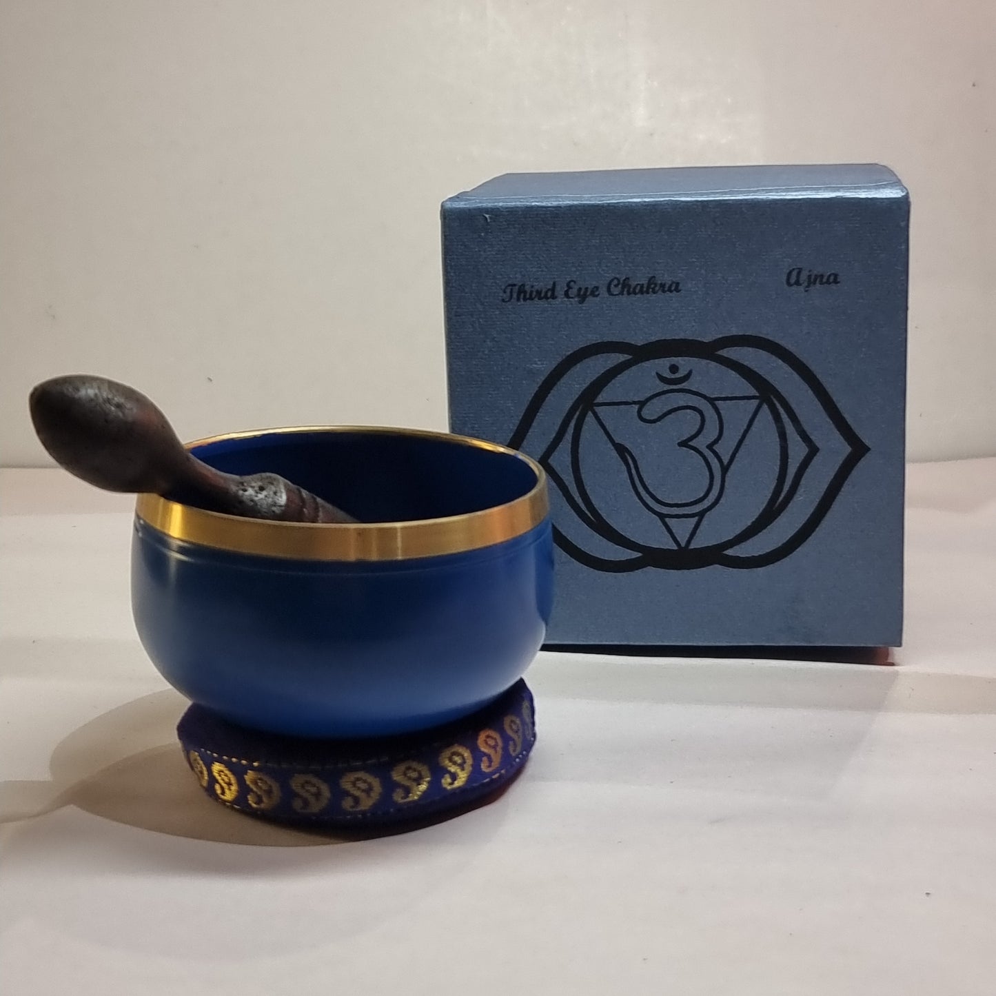 Singing bowl gift set - third eye chakra - Rivendell Shop