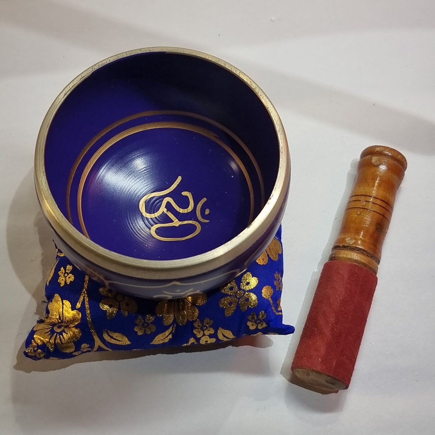 Singing bowl - brass om violet - Rivendell Shop