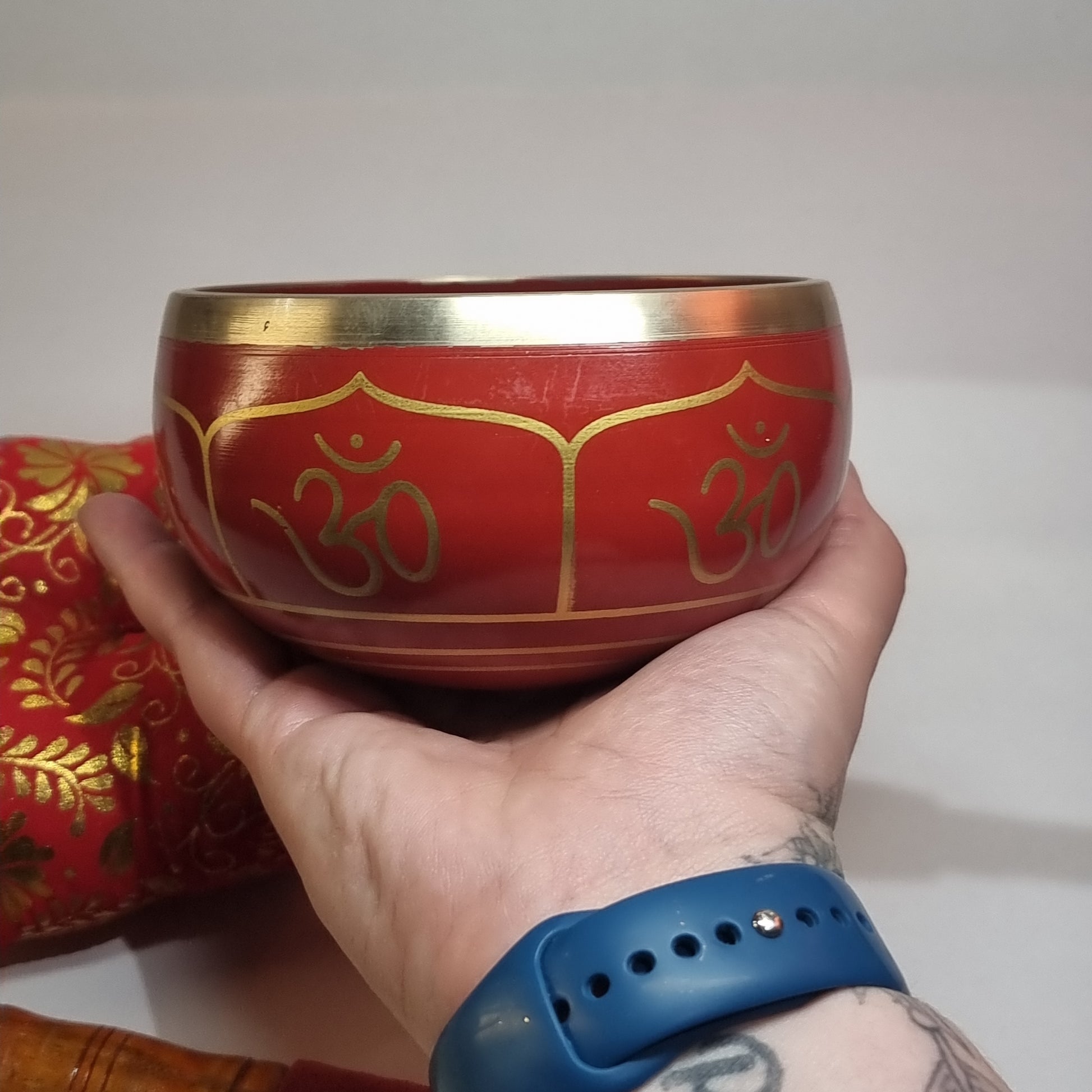 Singing bowl - red om - Rivendell Shop