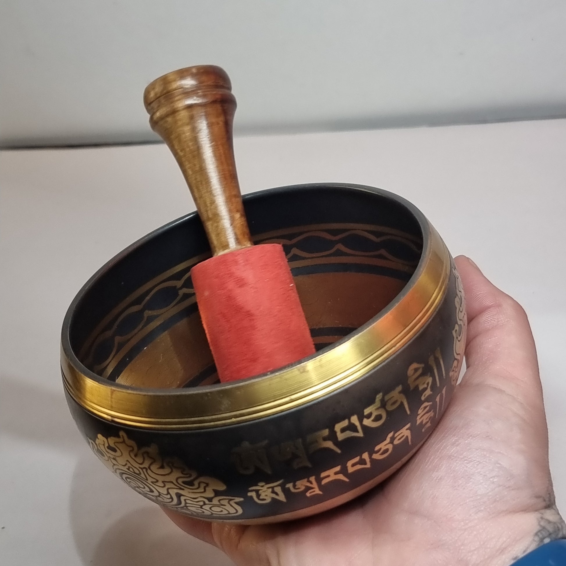 Singing bowl - mantra black - Rivendell Shop