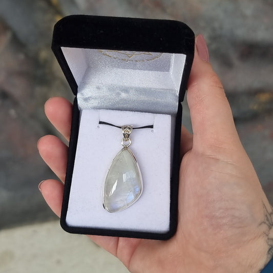 Moonstone pendant - Rivendell Shop