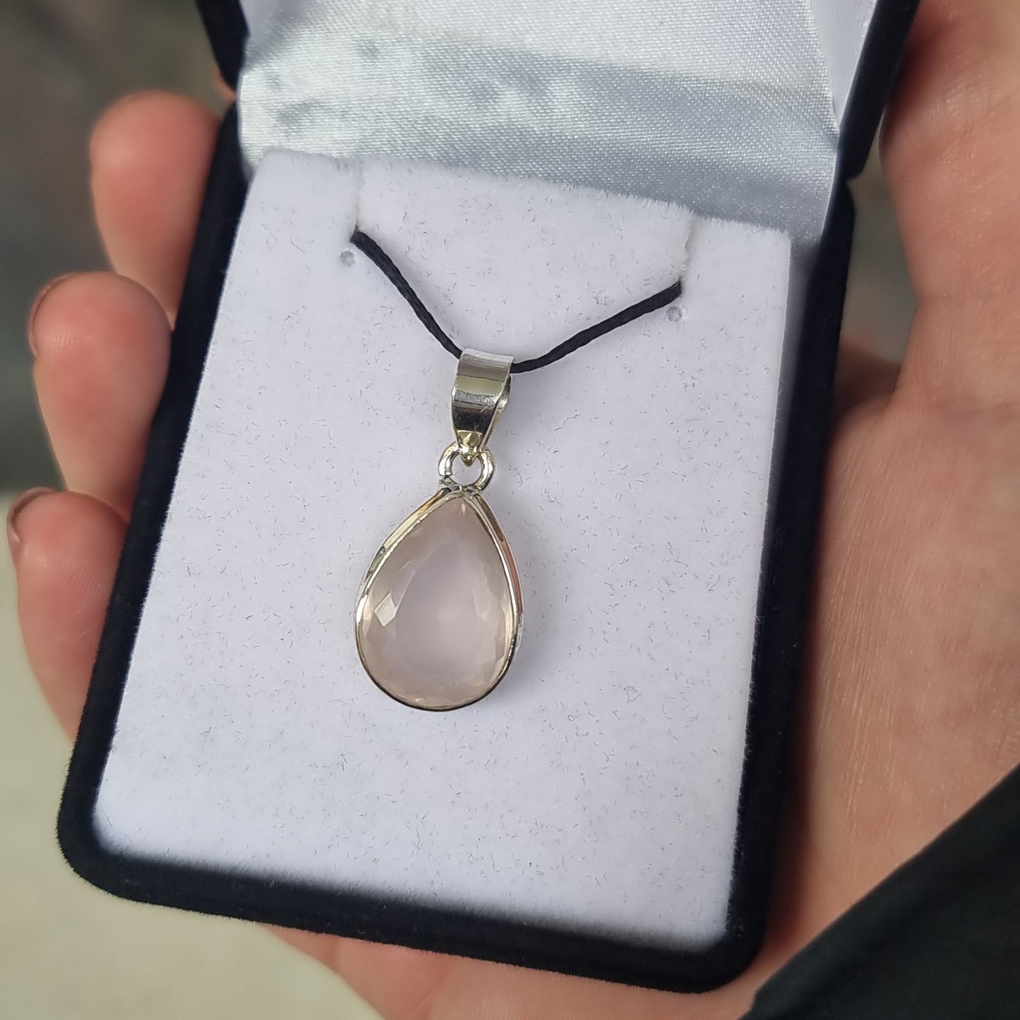 Rose quartz pendant - Rivendell Shop