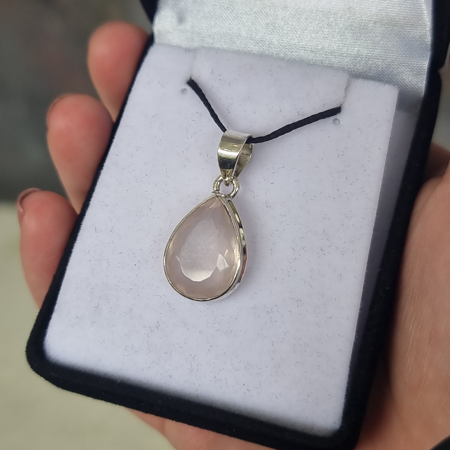 Rose quartz pendant - Rivendell Shop