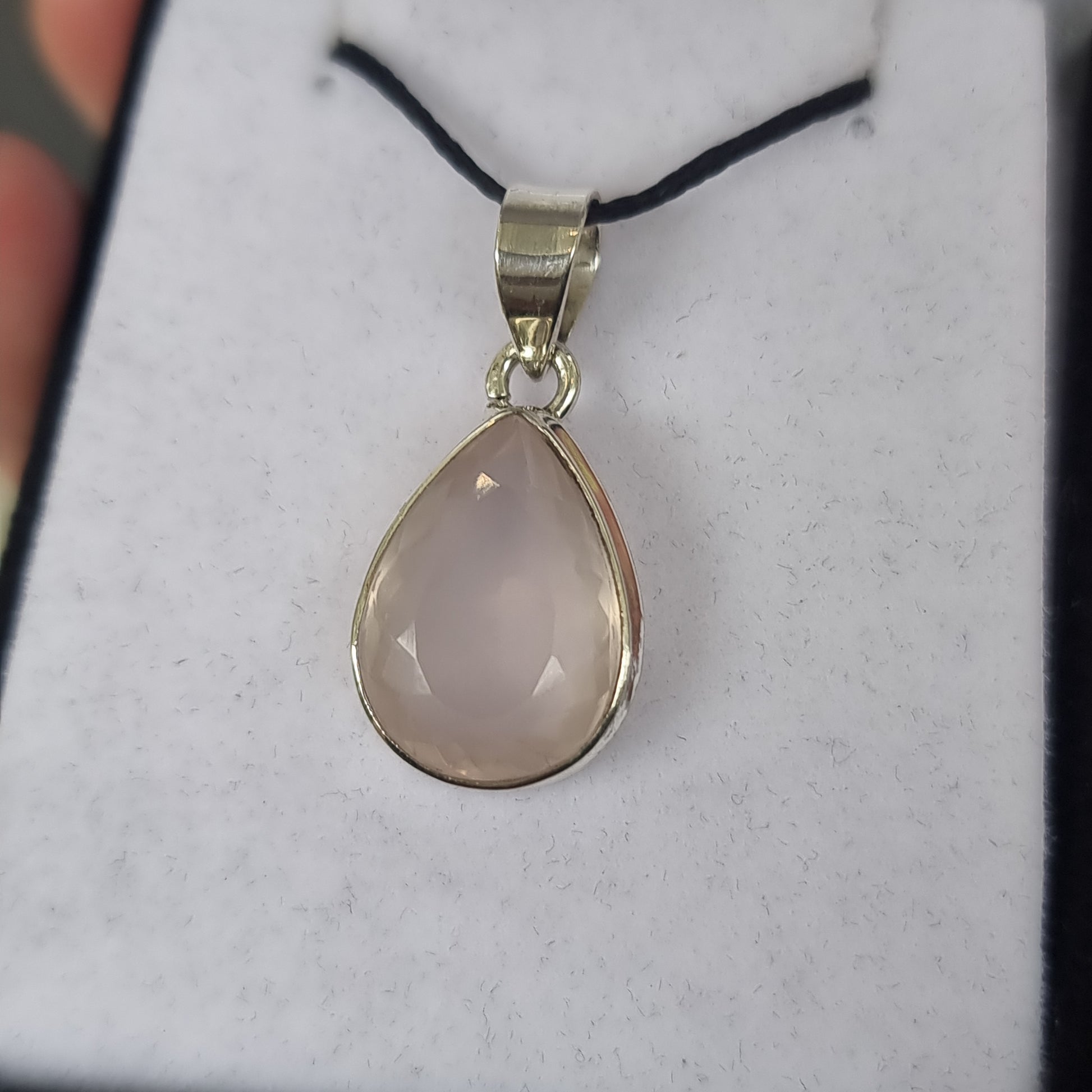 Rose quartz pendant - Rivendell Shop