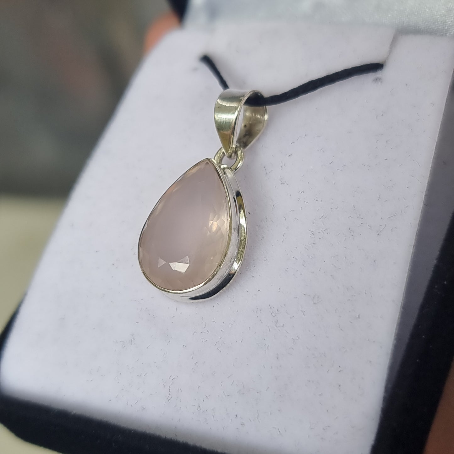 Rose quartz pendant - Rivendell Shop