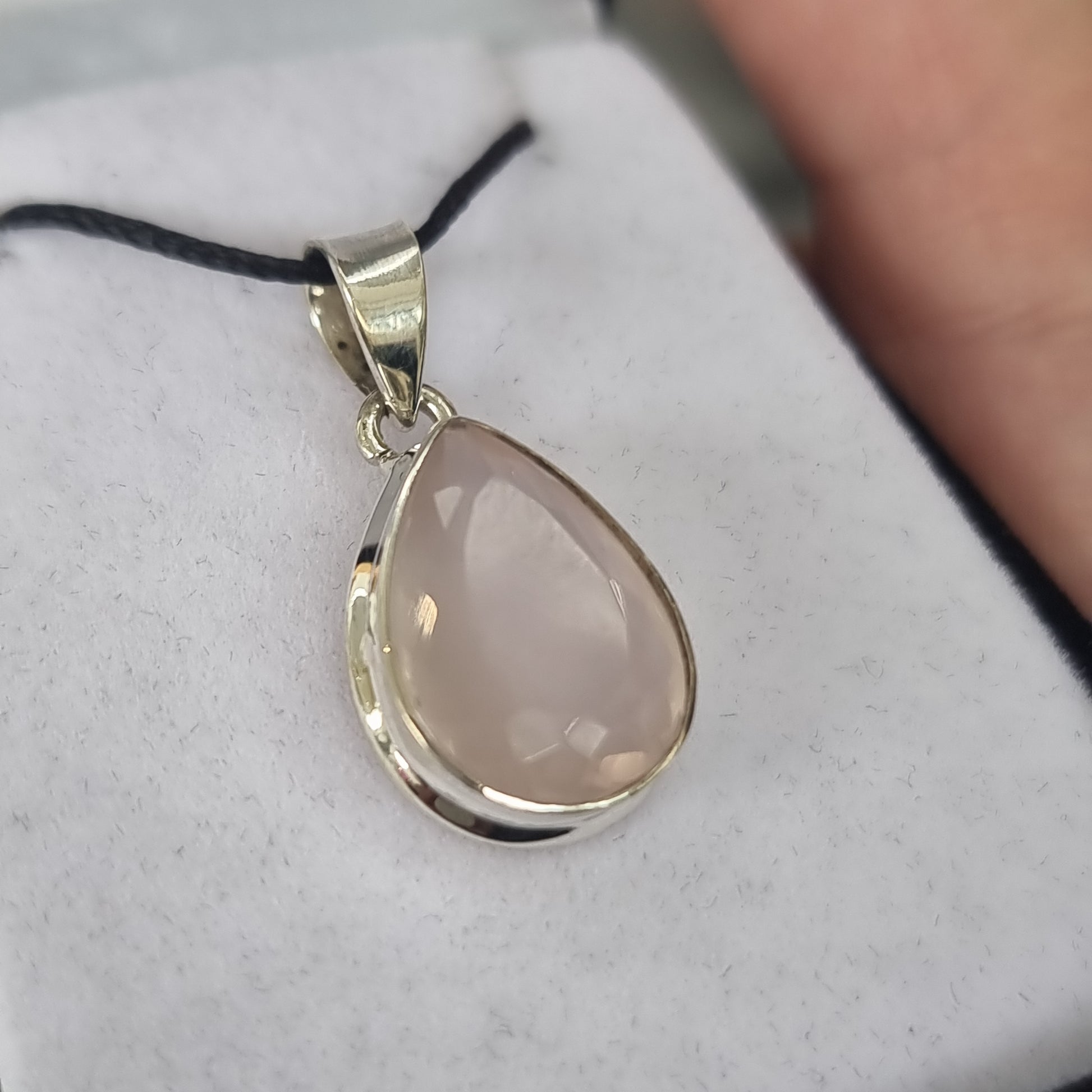 Rose quartz pendant - Rivendell Shop