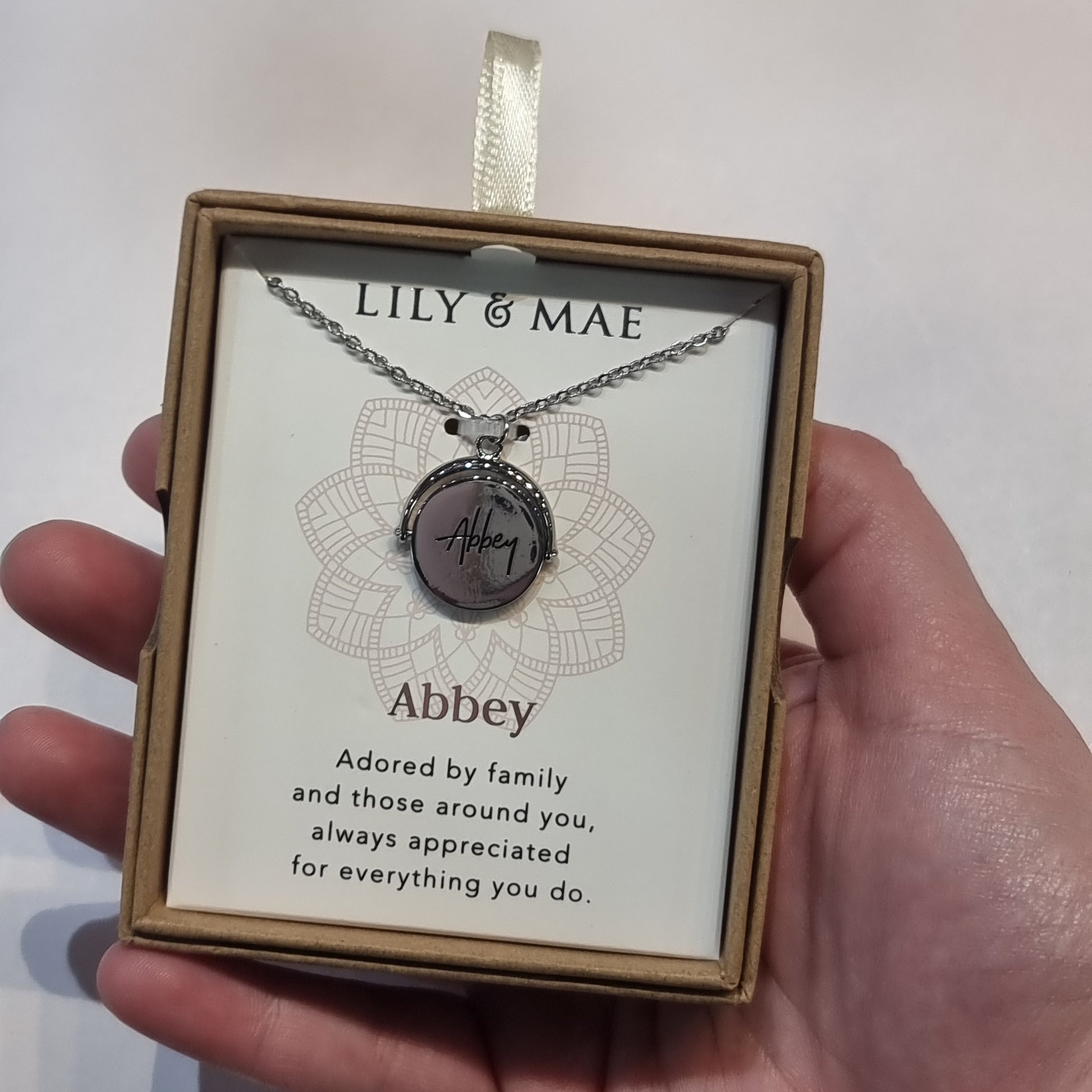 L&M spinning necklace - Abbey - Rivendell Shop