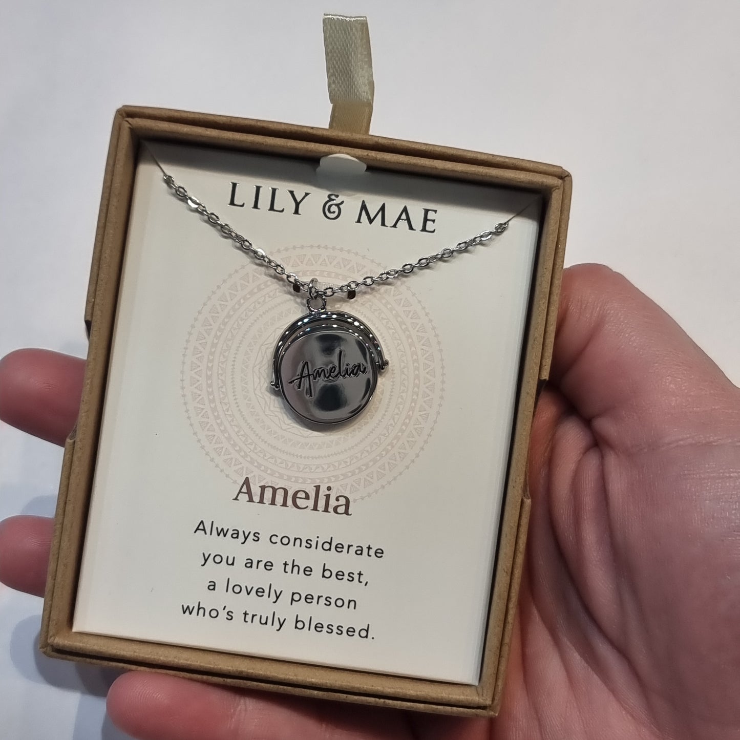 L&M spinning necklace - Amelia - Rivendell Shop
