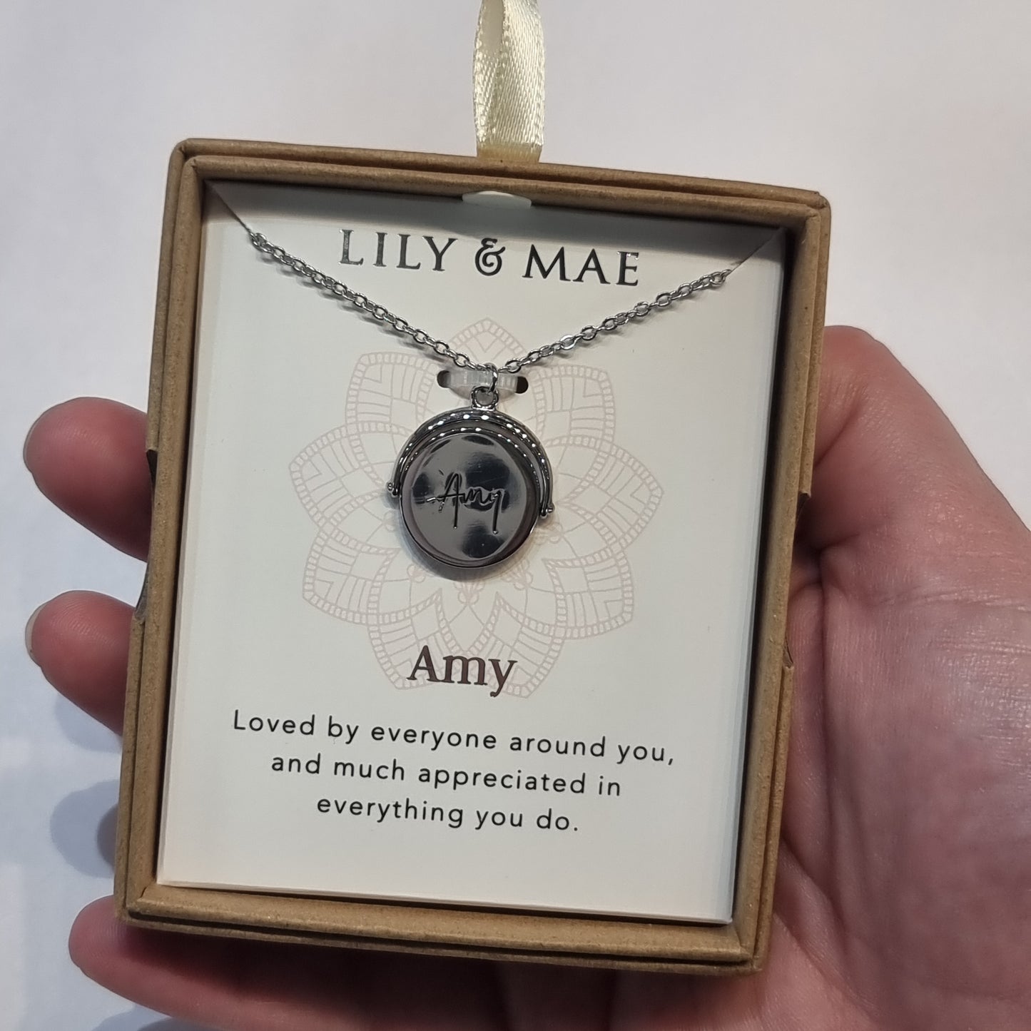 L&M spinning necklace - Amy - Rivendell Shop