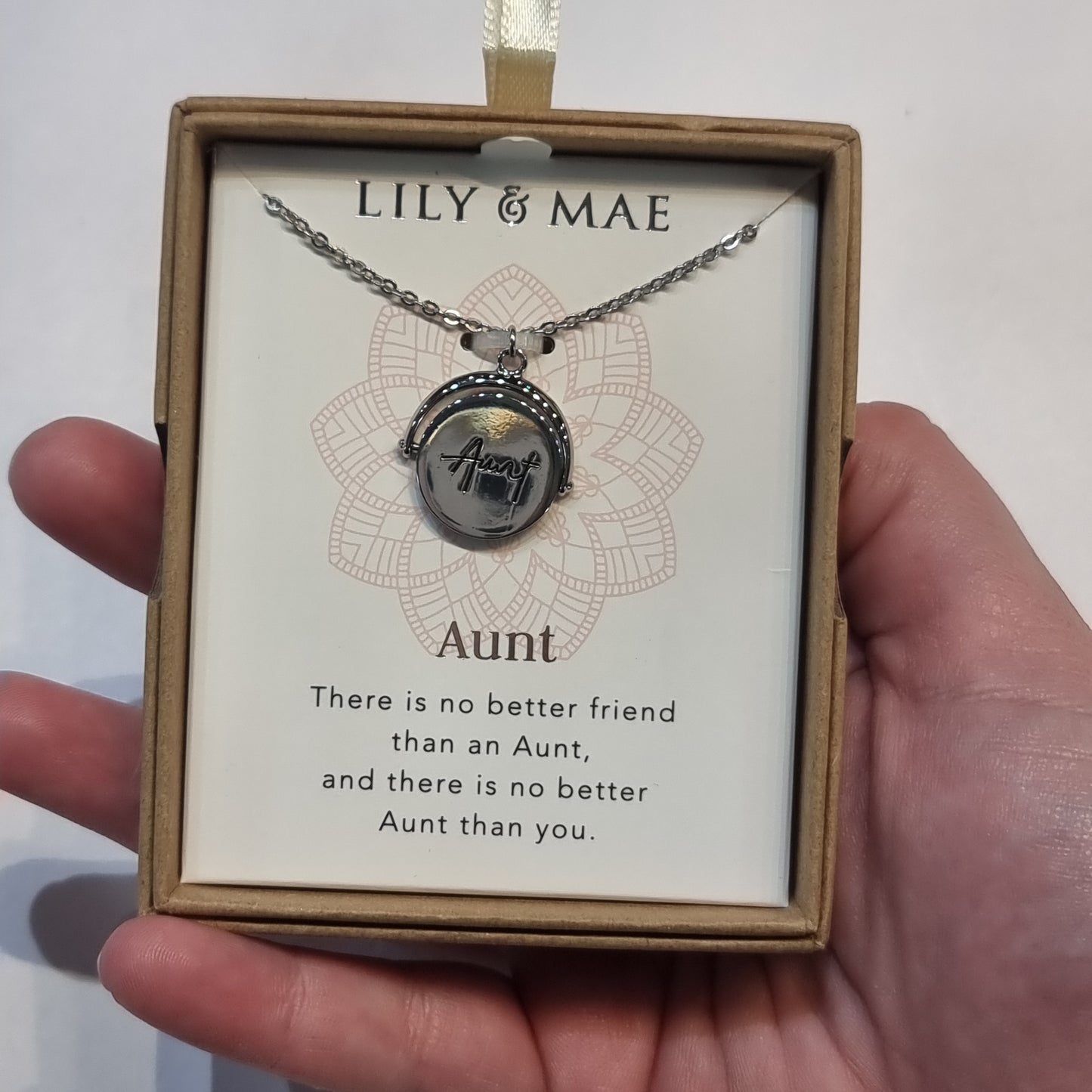 L&M spinning necklace - Aunt - Rivendell Shop